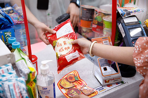 เซเว่น อีเลฟเว่น ผนึกกำลังคู่ค้าเดินหน้าลดราคาสินค้าสูงสุด 50% ช่วยคนไทยลดค่าครองชีพช่วงตรุษจีน - บริษัท ซีพี ออลล์ จํากัด (มหาชน) เซเว่น อีเลฟเว่น ผนึกกำลังคู่ค้าเดินหน้าลดราคาสินค้าสูงสุด 50% ช่วยคนไทยลดค่าครองชีพช่วงตรุษจีน - บริษัท ซีพี ออลล์ จํากัด (มหาชน)